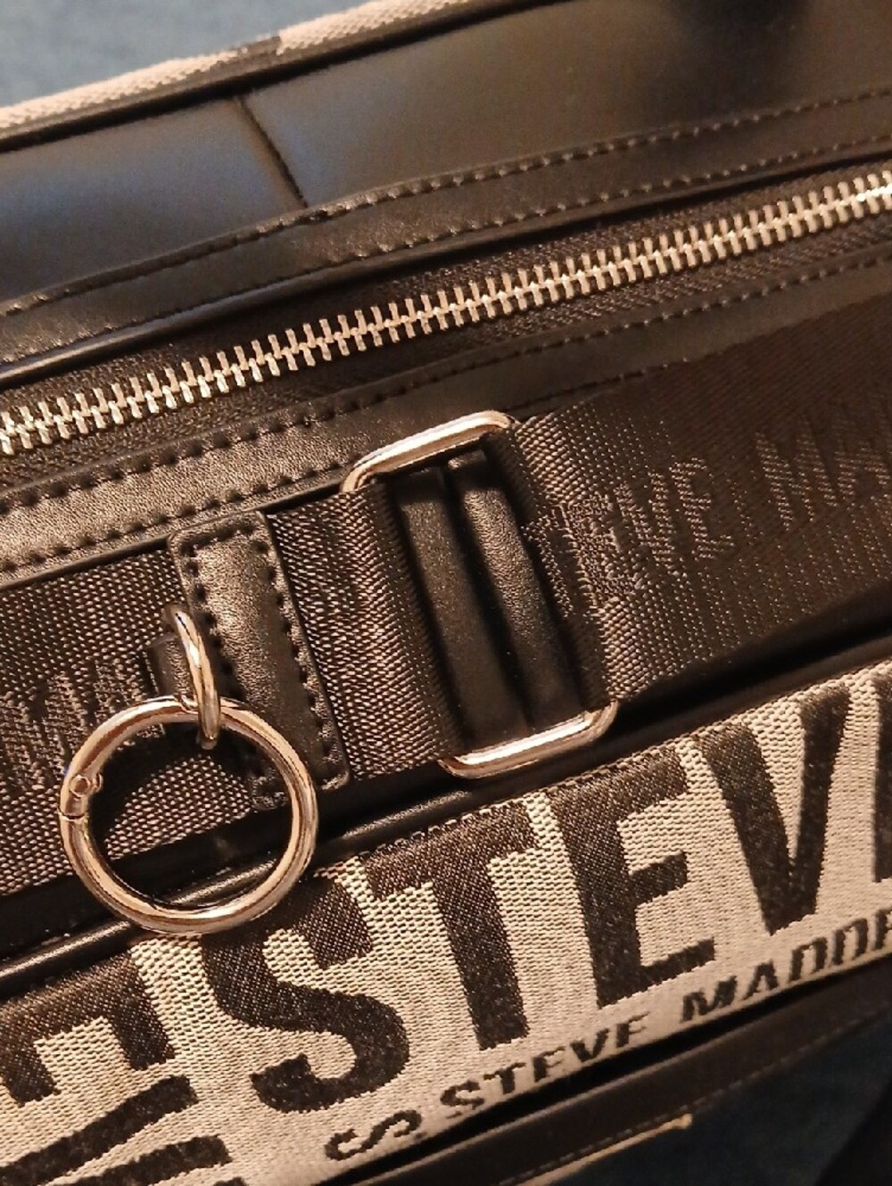 Steve Madden Black & White Logo Weekender Bag Used Once. - Picture 4 of 13